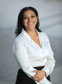 Neera Agnihtri, Immigration Consultant in Surrey BC